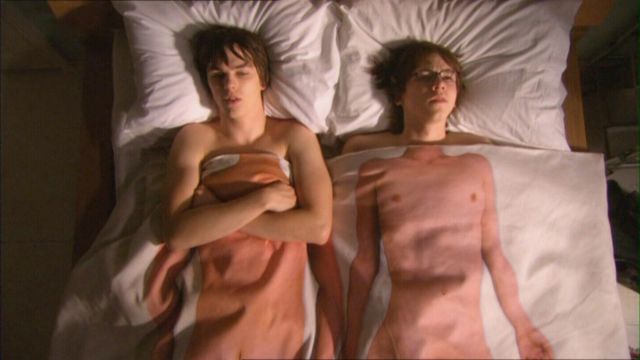 The Duvet Of The Bed Of Anthony Stonem Nicholas Hoult In Skins