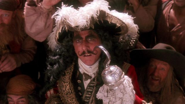 Captain Hook's (Dustin Hoffman) black wig in Hook