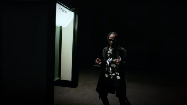 La veste longue portée par Rich The Kid dans son clip New Freezer feat. Kendrick Lamar