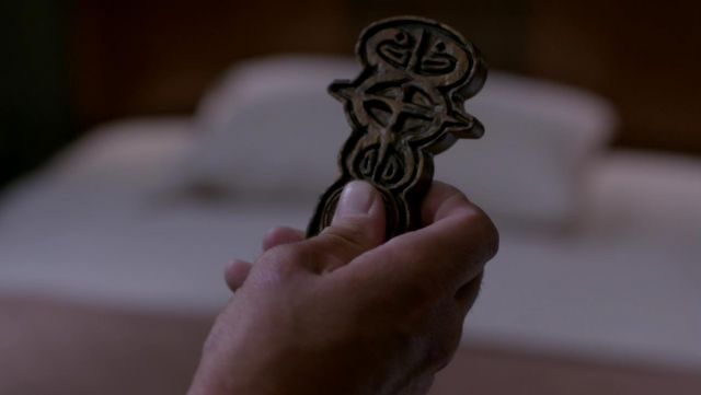 The replica of the key to Oz in the series Supernatural