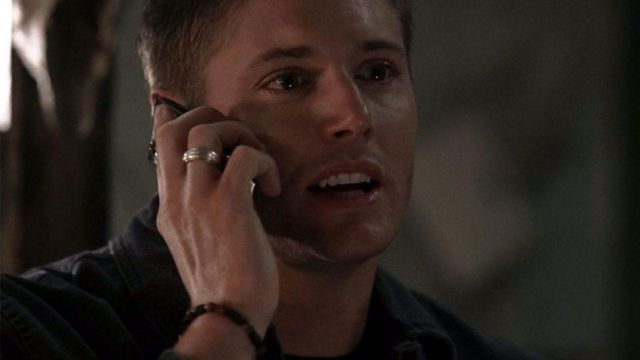 Dean Win­ches­ter's (Jen­sen Ackles) beaded bracelet in Su­per­na­tu­ral
