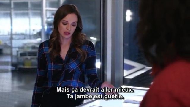 The plaid shirt of Dr. Caitlin Snow (Danielle Panabaker) in The Flash S04E16