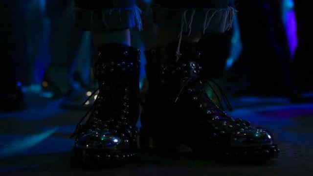 Ankle boots Alexander McQueen Hobnail Jessica Jones (Krysten Ritter) in Jessica Jones S02E07