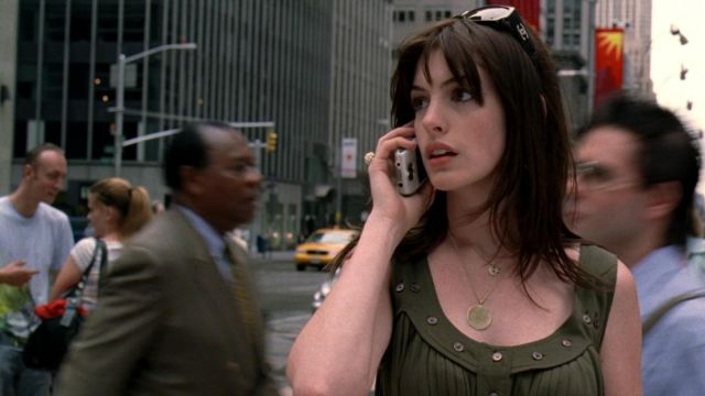 devil wears prada chanel necklace, Anne Hathaway in Devil Wears Prada | |  POPSUGAR Fashion 
