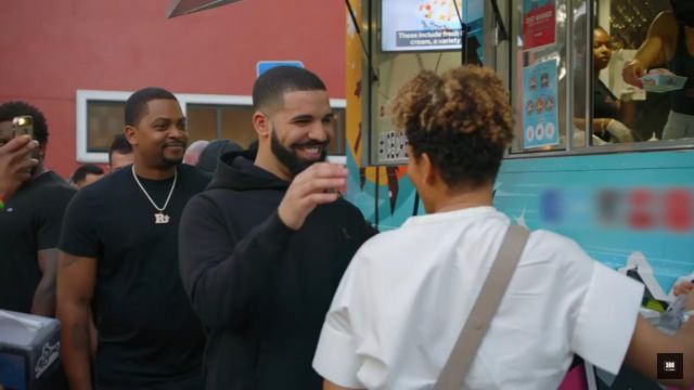 Le sweatshirt de Drake dans son clip God’s plan