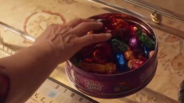 The box of candy Quality Street seen in the film Back to my mother's house