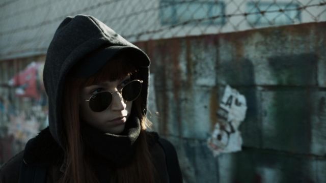 Sunglasses Ray-Ban Tokyo (Úrsula Corberó) in The Casa de Papel S01E01