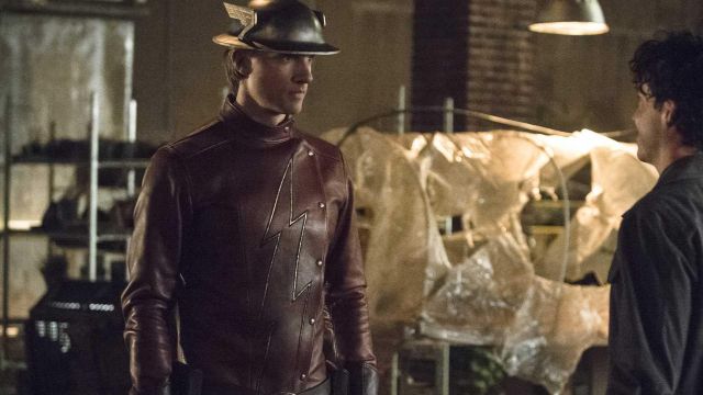The replica of the jacket of Jay Garrick (Teddy Sears) in The Flash S02E02