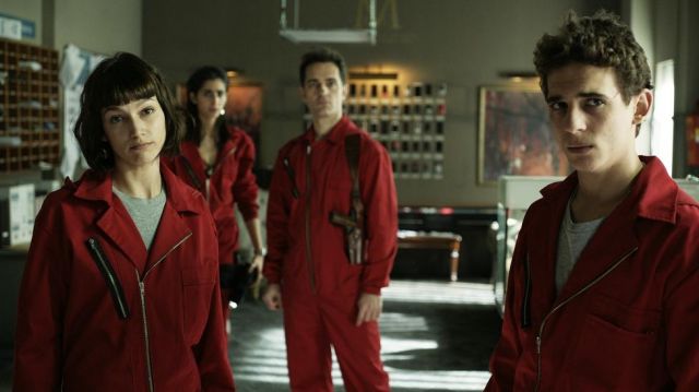 The outfit turning red Berlin (Pedro Alonso) in The casa de papel S01E09