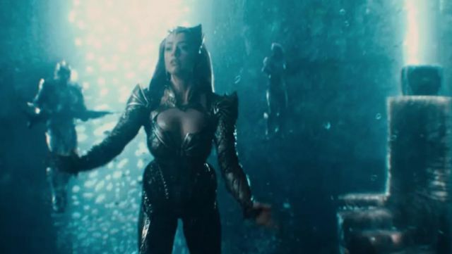 The crown of the Mera (Amber Heard) in Justice League