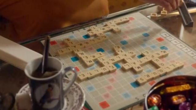 The game of Scrabble which plays Jacqueline Mazerin (Josiane Balasko) in the movie Back to my mother's house