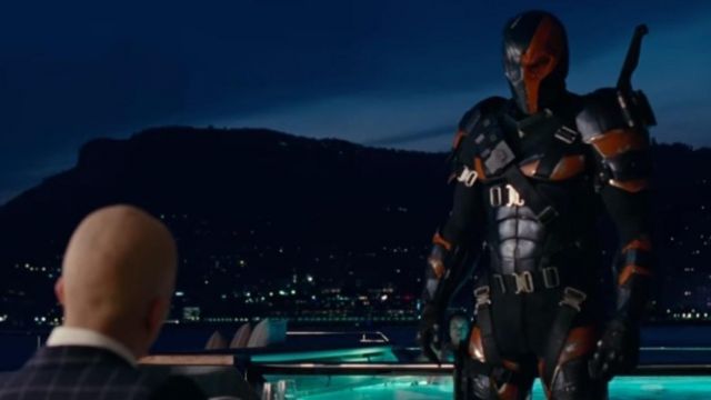 Deathstroke's (Joe Manganiello) body armor in the credits of Justice League