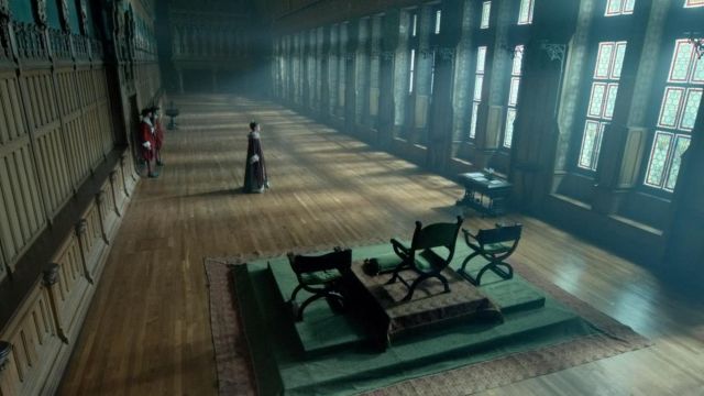 The salle des Preuses of the castle of Pierrefonds in Versailles S01E09