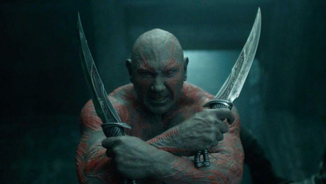 Drax le Destructeur (Dave Bautista) les dagues comme on le voit dans les Gardiens de la Galaxie Vol. 2
