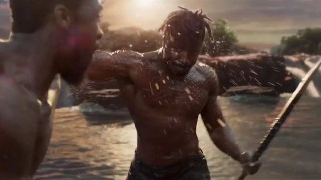 Kill­mon­ger's (Mi­chael B. Jor­dan) spear and machete as seen in Black Pan­ther