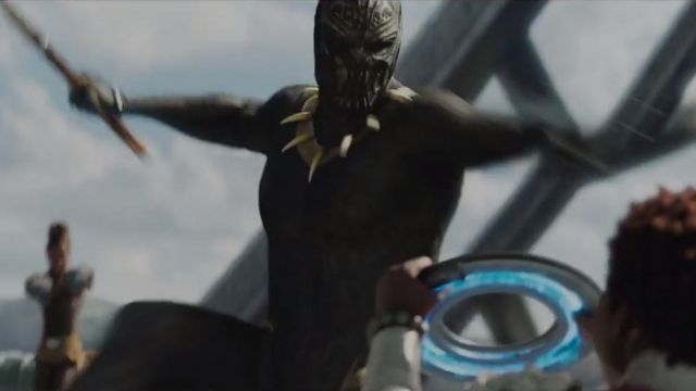 E­rik Kill­mon­ger's (Mi­chael B. Jor­dan) spear and blade as seen in Black Pan­ther