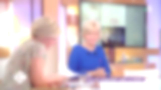 La blouse en soie à fleurs de Anne-Elisabeth Lemoine dans C à vous du 23/03/2018