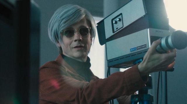 Sunglasses Moscot of Andy Warhol (John Cameron Mitchell) in Vinyl S01E03