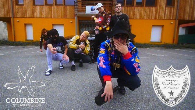 The jacket Nascar "Frosted Flakes" of Foda in the clip Dom Perignon Columbine
