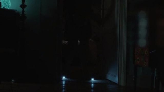 Les chaussons lampe torche de Joséphine (Marilou Berry) dans le film Joséphine s'arrondit