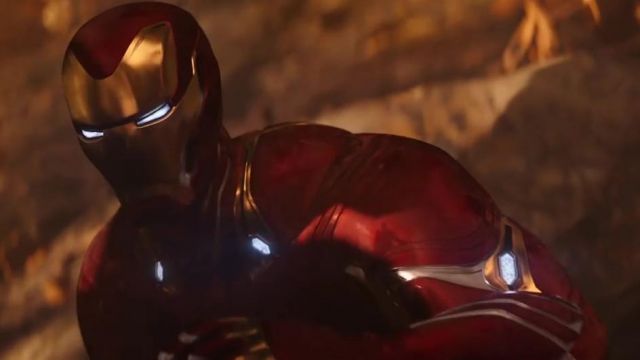 I­ron Man's (Ro­bert Dow­ney Ju­nior) cosplay helmet as seen in Aven­gers: In­fi­nity War