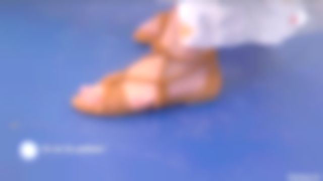 Sandalias de playa de cuero recomendadas por Sophie Brafman en el programa C'est au del 29/03/2018