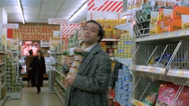 Candy Ricola sugar free orange mint at the supermarket, in the movie The three brothers