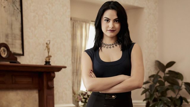 La petite robe noire de Veronica Lodge (Camilia Mendes) dans Riverdale  (photo promotionnelle saison 1) | Spotern