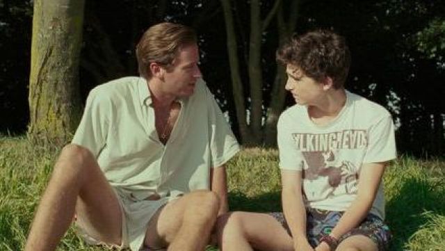 The t-shirt Talking Heads of Elio Perlman (Timothée Chalamet) in Call me by your name