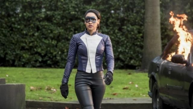 The jacket of Iris West (Candice Patton) in The Flash S04E16