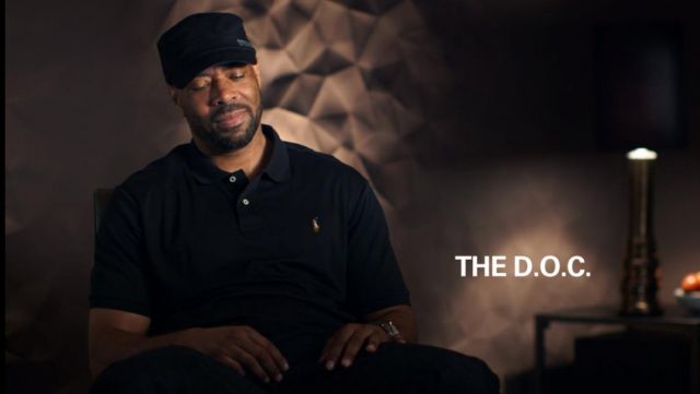 The polo Ralph Lauren black of The D. O. C. in " The Defiant Ones S01E02