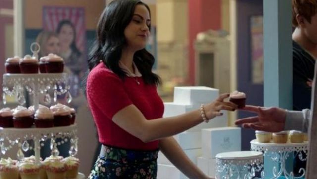 The sweater in cashmere and silk mixed with finishes in a lace Miu miu Veronica Lodge (Camila Mendes) in Riverdale S02E16