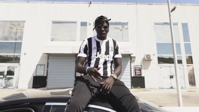 The football shirt of the Juventus of Turin to S. Pri Noir in her video clip Baby Gyal