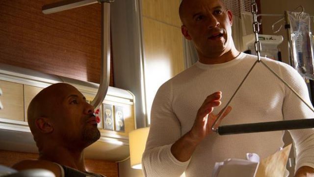 The gray sweater clear of Dominic Toretto (Vin Diesel) in the movie Fast & Furious 7
