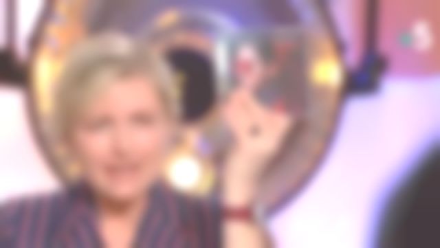 L'album CD Marwa Loud présenté dans C à vous la suite du 06/04/2018