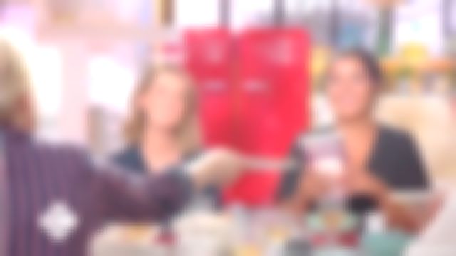 The book At the little happiness the chance to Aurélie Valognes presented in C to you of the 06/04/2018