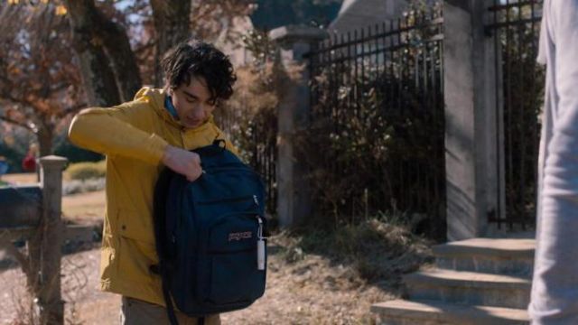 The backpack Jansport navy blue Spencer Gilpin (Alex Wolff) in Jumanji : Welcome to the jungle