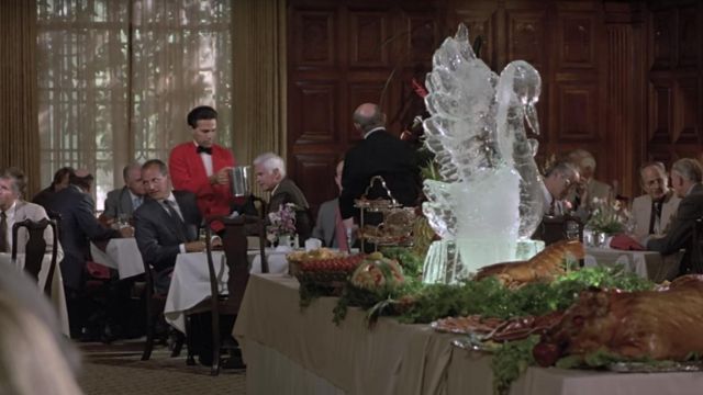 The Athenaeum at the California Institute of Technology serves as the setting for the private club of Victor Maitland (Steven Berkoff) in The flic Beverly Hills