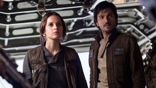 Le blouson du capitaine Cassian Andor (Diego Luna) dans Rogue One : A Star Wars Story