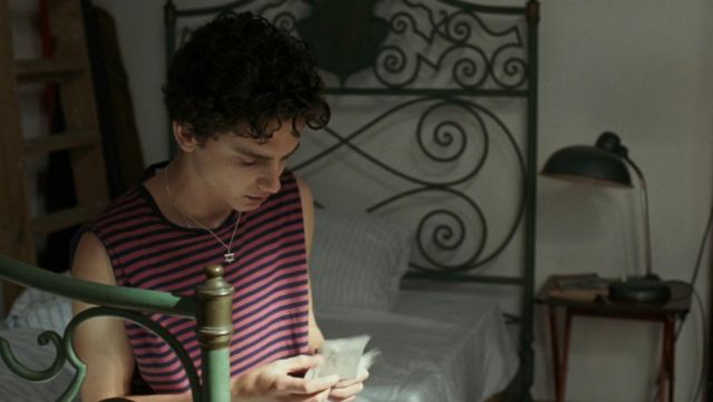 The tank top is striped Élio Perlman (Timothée Chalamet) in Call me by your name