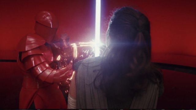 Le casque rouge des gardes impériaux dans Star Wars VIII : Les derniers Jedi