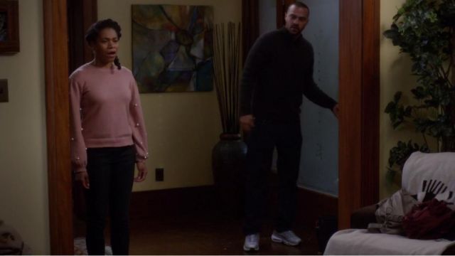 Le pull à perles de Maggie Pierce (Kelly McCreary) dans Grey's Anatomy S14E14