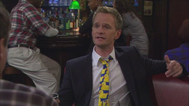 The tie patterned with ducks Barney Stinson (Neil Patrick Harris) in How I met your Mother S07E03