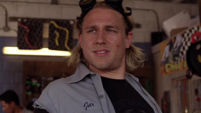 The authentic shirt mechanic Teller-Morrow Jax Teller (Charlie Hunman) in Sons of Anarchy S01E02