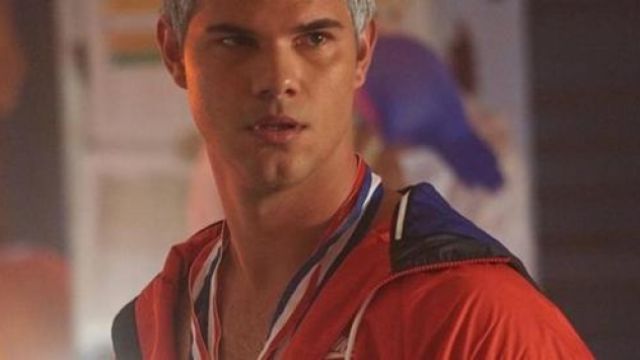 The Nike jacket Dr. Cassidy Cascade (Taylor Lautner) in Scream Queens
