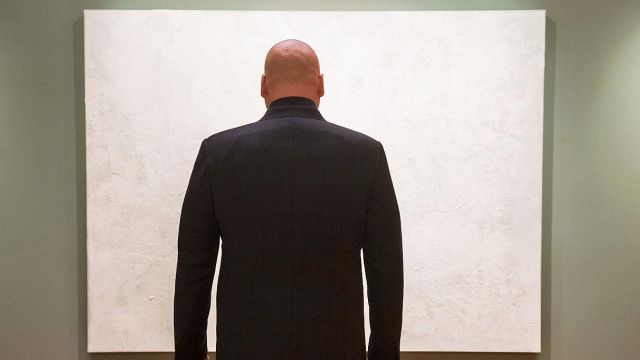 The image of the "table a rabbit in a snow storm" of Wilson Fisk in Daredevil