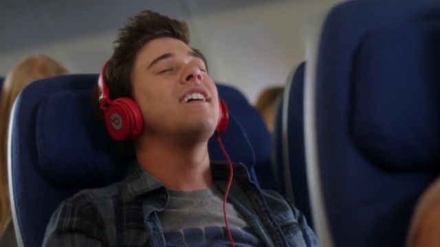 The headphone audio Beat red Miles (Josh Green) in Alvin and the Chipmunks : out