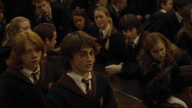 The dress / cape Gryffindor wizard Harry Potter (Daniel Radcliffe) in Harry Potter and the goblet of fire