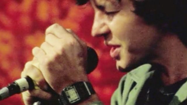 The clock calculator of Eddie Vedder in Pearl Jam Twenty