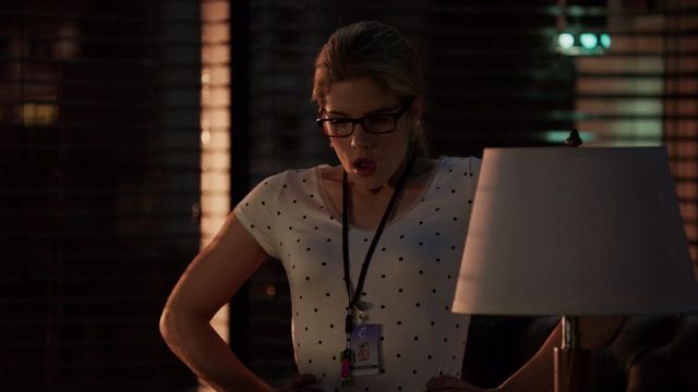Earrings in pink opal and teardrop-shaped of Felicity Smoak in Arrow